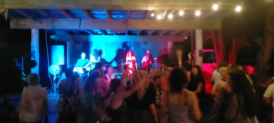 Glitterati Riot - Bilinudgel Hotel, photo 2